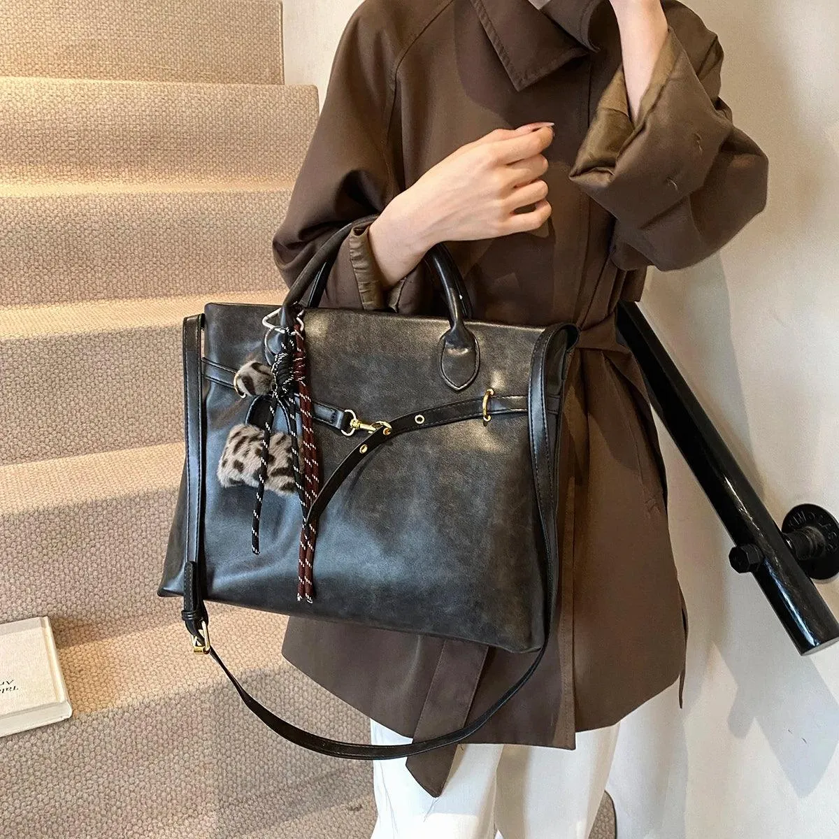 Large Leather Tote Bags Women Zipper Tassel Faux Fur Accessories Zipper Handbags