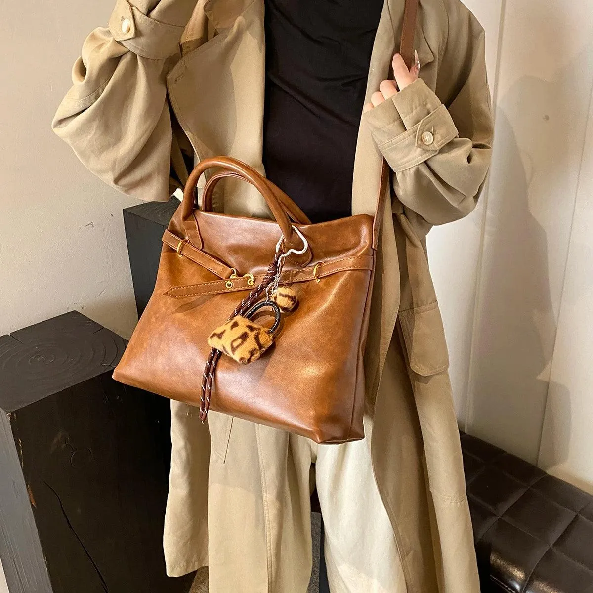 Large Leather Tote Bags Women Zipper Tassel Faux Fur Accessories Zipper Handbags