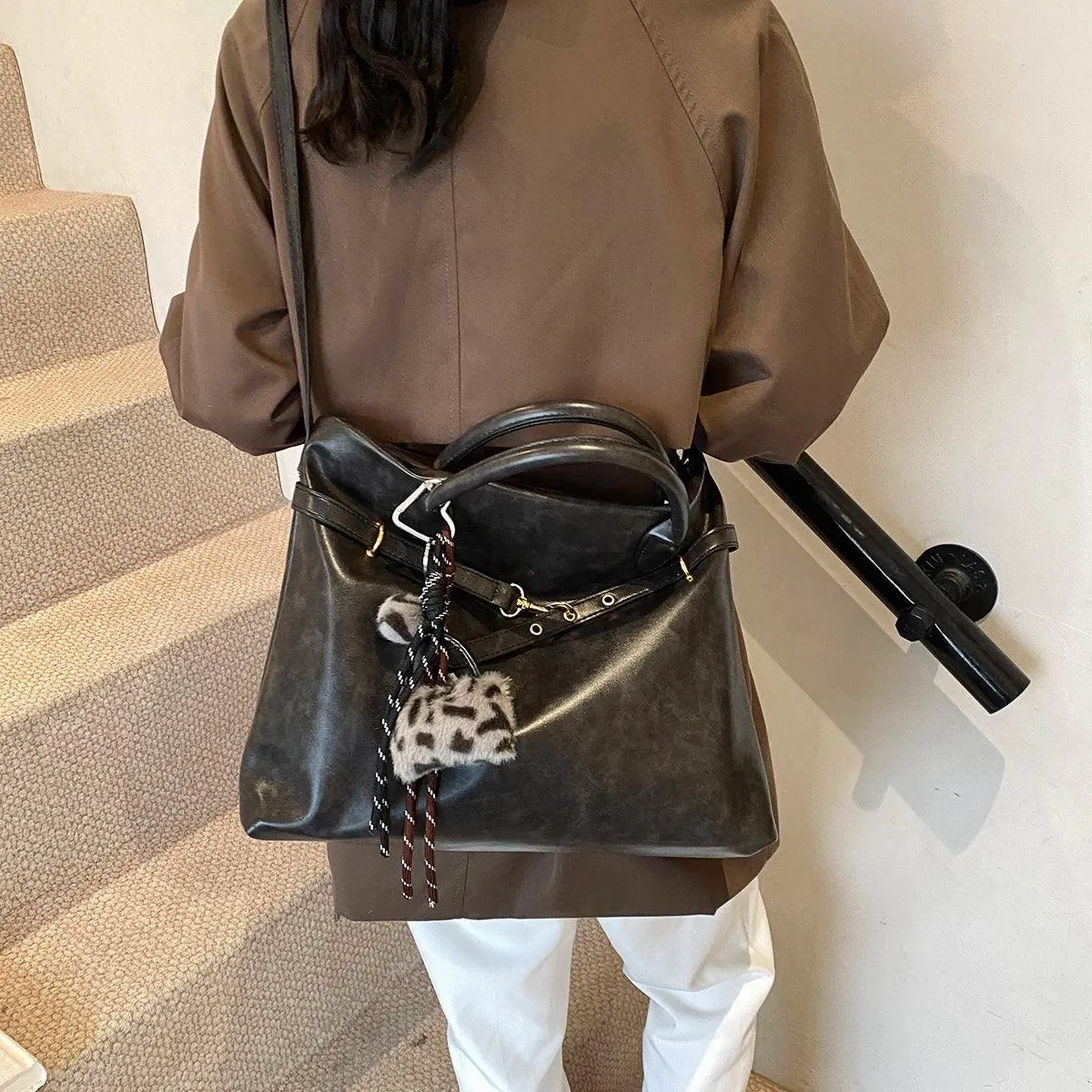 Large Leather Tote Bags Women Zipper Tassel Faux Fur Accessories Zipper Handbags
